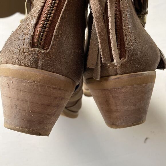 Steve Madden Cinch Suede Distressed Booties Size 8 - Picture 7 of 11